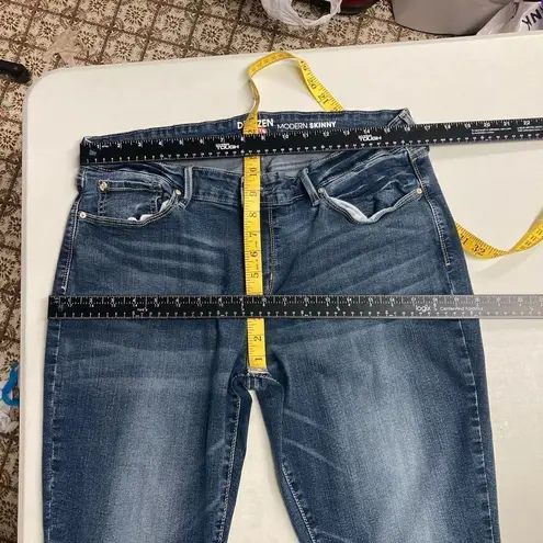 Denizen from Levi's DENIZEN Levi’s Modern Skinny Women’s Jeans Size 34/32 Distressed