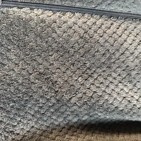 Daisy Fuentes Women’s Gray Faux Fur Hoodie Size 3X