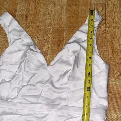 New women’s silky white wedding gown or evening gown size Size 10