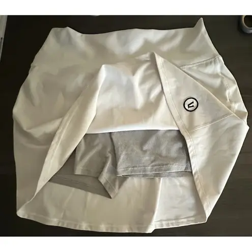 Vuori Skirt Volley Skort Womens Small White Tennis Golf Built In Shorts VW3005