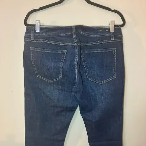 CAbi  Tapered Leg Boyfriend Jeans Comet Wash Size 6 #917