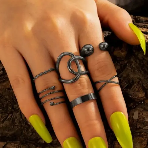Boutique NEW Black Midi Knuckle Interchangeableā Ring Set