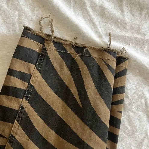 NILI LOTAN Jenna Pants Tiger Print Straight Leg Low Rise Size 2 or 27 Tan