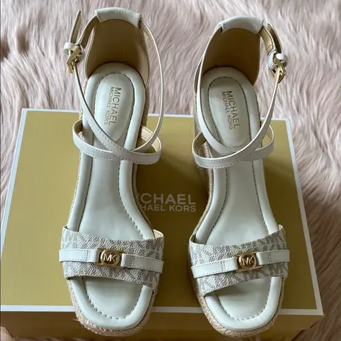 NWT Michael Michael Kors
Mandy Espadrille Wedge Sandals White Size 6.5
