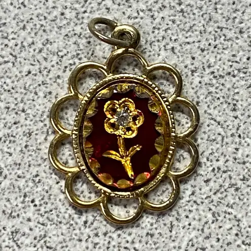 Vintage Gold Tone Scalloped Edge Red Enamel Abalone Flower Charm Oval Pendant