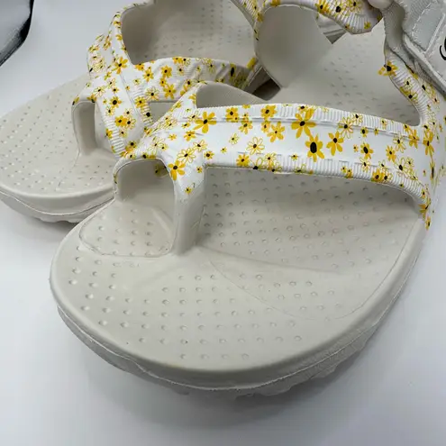 Skechers  foamies slides white with yellow flowers size 8 comfortable‎ shoes