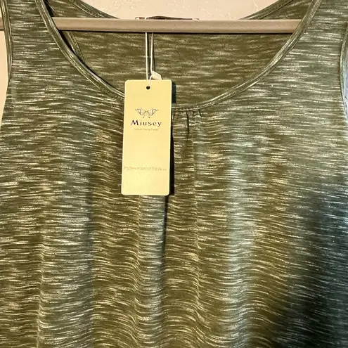 Green Midi Dress with Tank Top Style and Scoop Neck SZ L Grainy Flowy Print NWT Size L