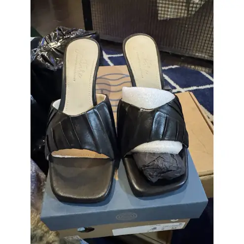 Journee Collection Signature Womens Genuine Leather Juliette Pleated Kitten Heel