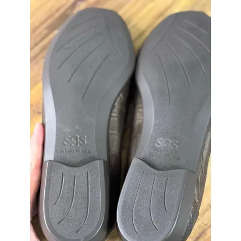 Women's SAS Brown Alligator Print Loafers 11.5