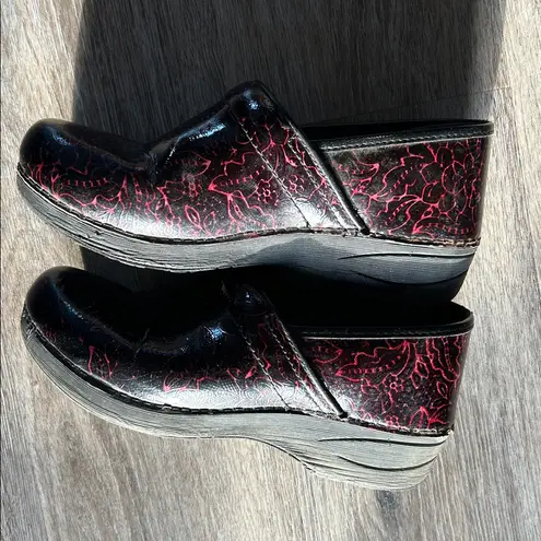 Dansko Pro XP 2.0 Patent Leather Clogs Size 40 (US 9.5-10)