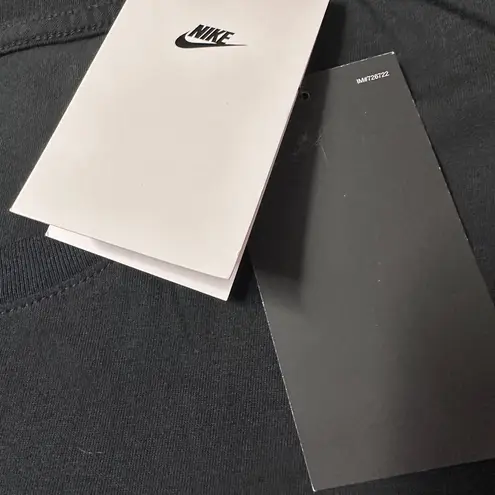 Nike NWT  Woman’s Essentials Logo Black Tee Shirt size 1X