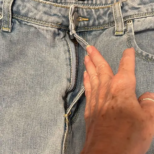 Boohoo size 12 distressed open knee straight leg jeans EUC Blue