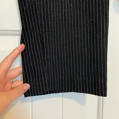 Briggs New York EUC | BRIGGS women’s black white vertical striped pull on dress pants — large