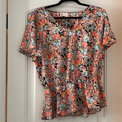 SO  Flowy Floral T-Shirt