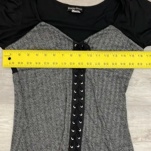 Pretty Good Short Elastic Sleeve Tie Down Front Gray & Black Long Stretchy Top L