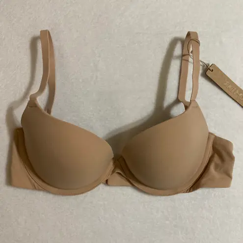 SKIMS Fits Everybody Push Up Bra 32B