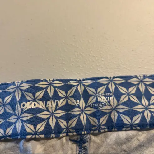 Old Navy  High Rise Pixie Blue & White Geometric Print Women's Shorts Size 16 thumbnail 10