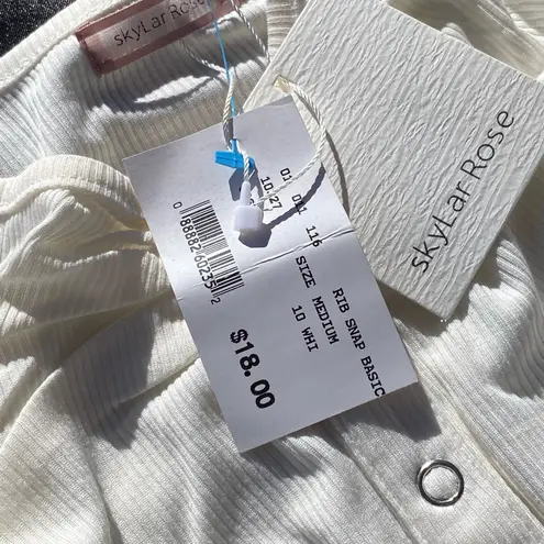 Skylar Rose 🤍 NWT Medium White Ribbed Button Tank Top 🤍