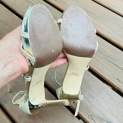 Badgley Mischka DRESSY GOLD GLITTER heels๐๐๐
