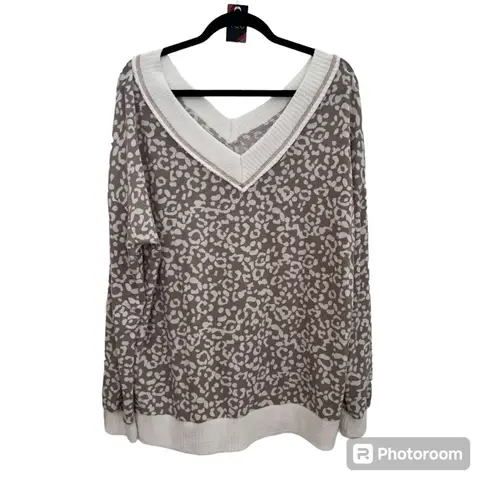 White Birch  animal print v neck long sleeve top size XL