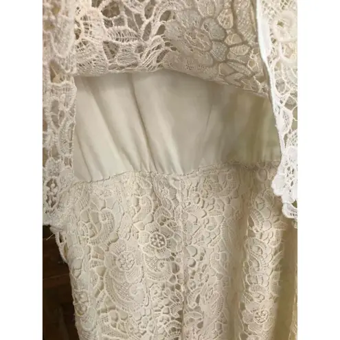 Rebellion cream Sleeveless Lace Material Casual Elegant romper Large