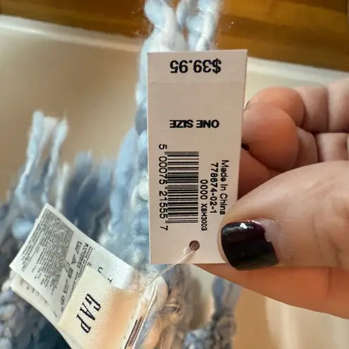 Gap  Blue And White Chunky Knit Scarf With Matching Mittens NWT thumbnail 6