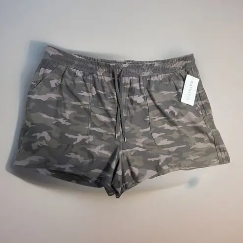 Athleta NWT  Camo Farallon Shorts Womens Size 25 Drawstring Cotton Spandex