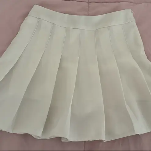 Fashion & Dust white pleated golf skort