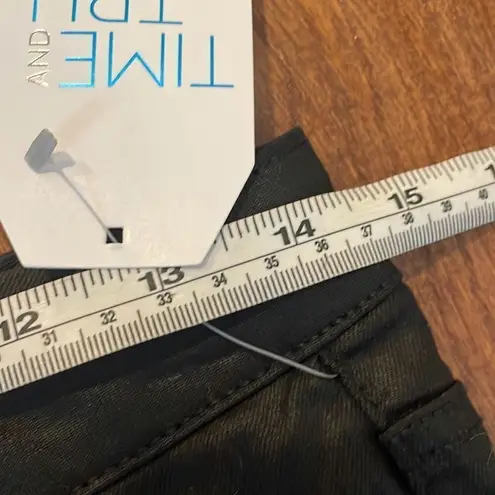 Time and Tru NWT coated black skinny pant size 6