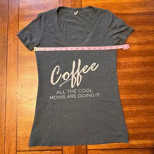 Next Level Apparel Coffee All The Cool Moms Are Doing It Gray Short Sleeve Shirt V-Neck Size Small