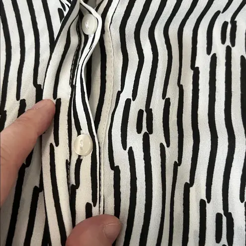 NYDJ Black/White Abstract Print Pleat Back Blouse Size Small