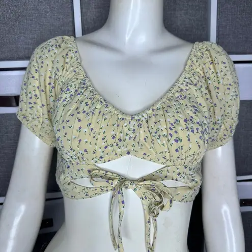 Sky And Sparrow  Yellow Ditsy Floral Crop Top Baby Tee Blouse Size Medium