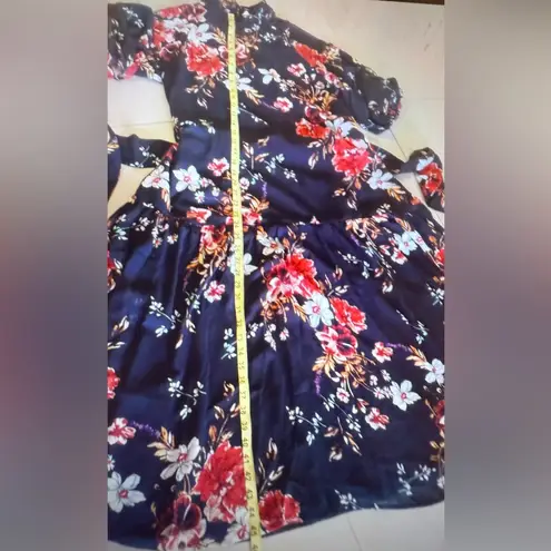 Gracia  black floral maxi dress size M Short Puffy And Elastic Sleeve Pocket