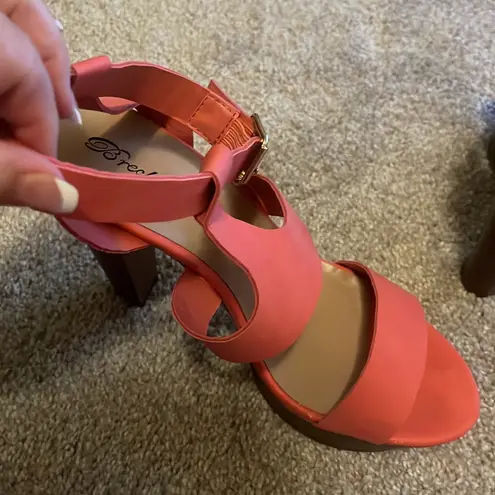breckelle's Coral strapy sandals wooden platform ankle straps block heel high s 10