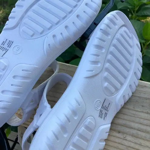 Time And Tru NWT Sporty Time Tru Adjustable White Sandals