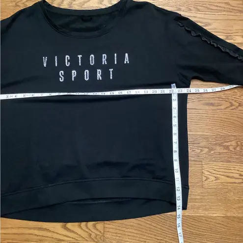 Victoria Sport fleece pullover. Black. Size Large