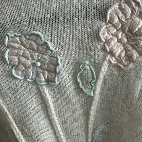 Vintage 80’s or 90’s Made in Italy Sweater Flower Bead Appliqué Accent Small White