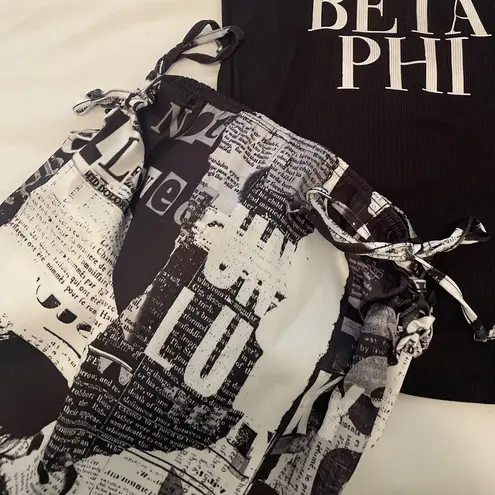 Pretty Little Thing PLT Black and White Newspaper Print Mini Skirt - Image 3