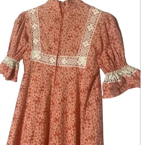 Laura Ashley RARE Early 1970s Maxi Dress |PEACH Floral Lace Yoke High Neck US 12