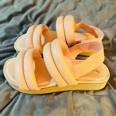 Koolaburra BY UGG ANIDA Puffy Quilted Faux Leather Slide Sandal Apricot 9.5 NIB Orange