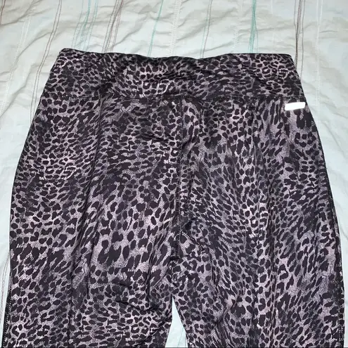 Danskin  Now cheetah print Capri leggings, 8-10 M