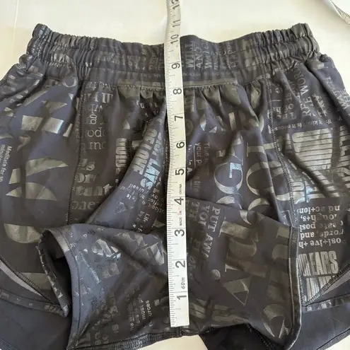 Lululemon Hotty Hot Short II *Tall 4" Manifesto
20YR Manifesto foil black/Black Black