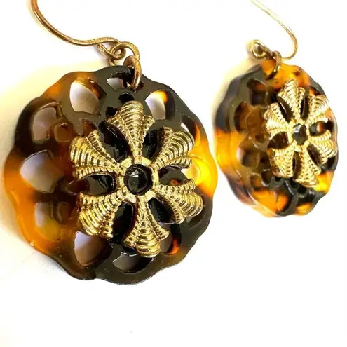 Scallop Cut Out Tortoise Gold tone Snowflake Earrings
