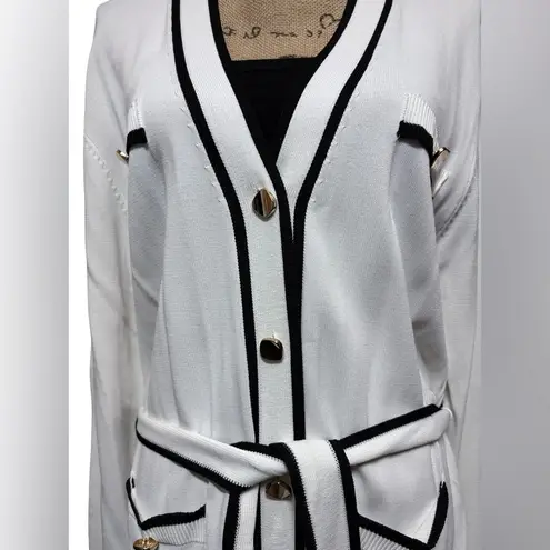 NWOT Aaron & Amber White Cardigan with Black Trim and Belt Women size Large