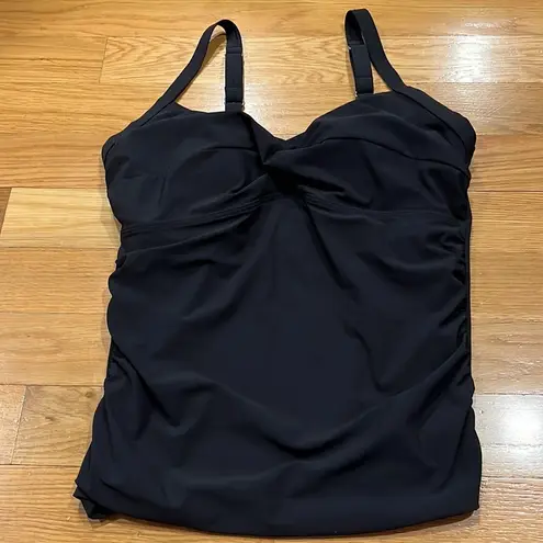 L.L.Bean  women’s black shaping tankini swim top size 16 reg .