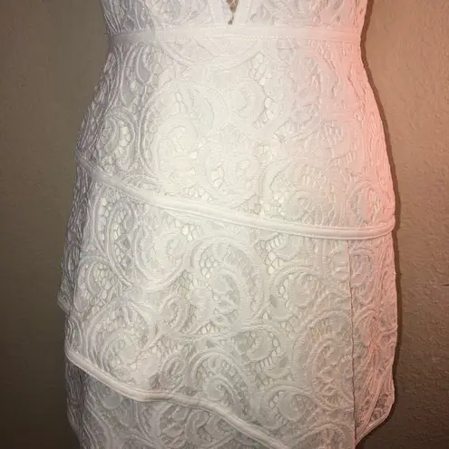 BCBGMAXAZRIA  Hanah Off White Lace Dress Asymmetrical Tiered Skirt Bridal Size 4