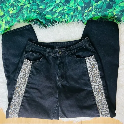 Black edgy animal print casual cool jeans Size L