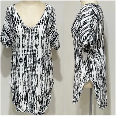 Lucy Love Women's Grey & White Tie Dye Short Sleeve V-neck Tunic Top Size M