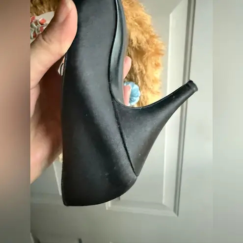 Vintage Bruno Magli black metallic snakeskin satin peep toe heels, size 8M