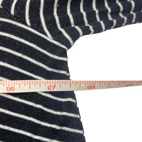 AJ Amelia James Medium Black White Stripe Scoop Neck Swing Top Long Sleeves
